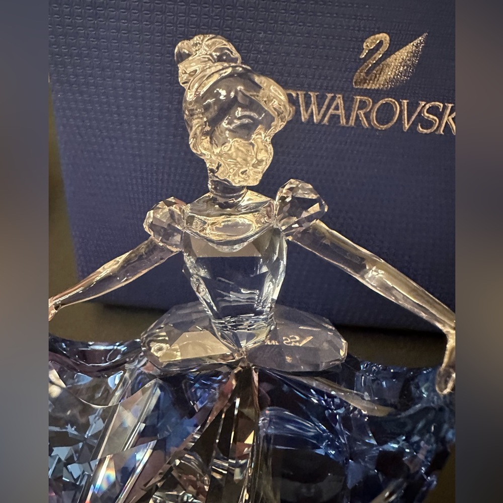 Authentic Swarovski Cinderella LE 2015 figurine - Picture 4 of 7